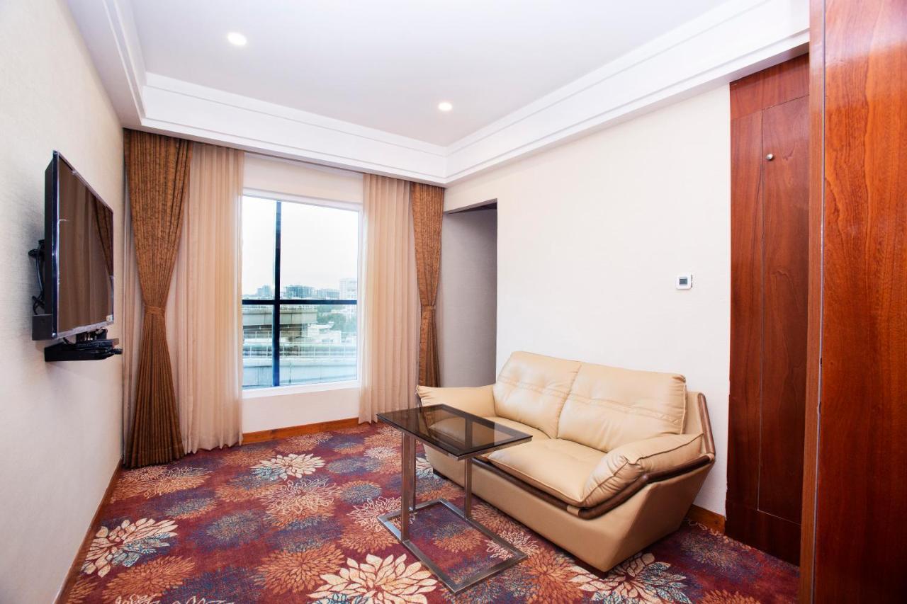 Kingston Hotel บังกาลอร์ ภายนอก รูปภาพ