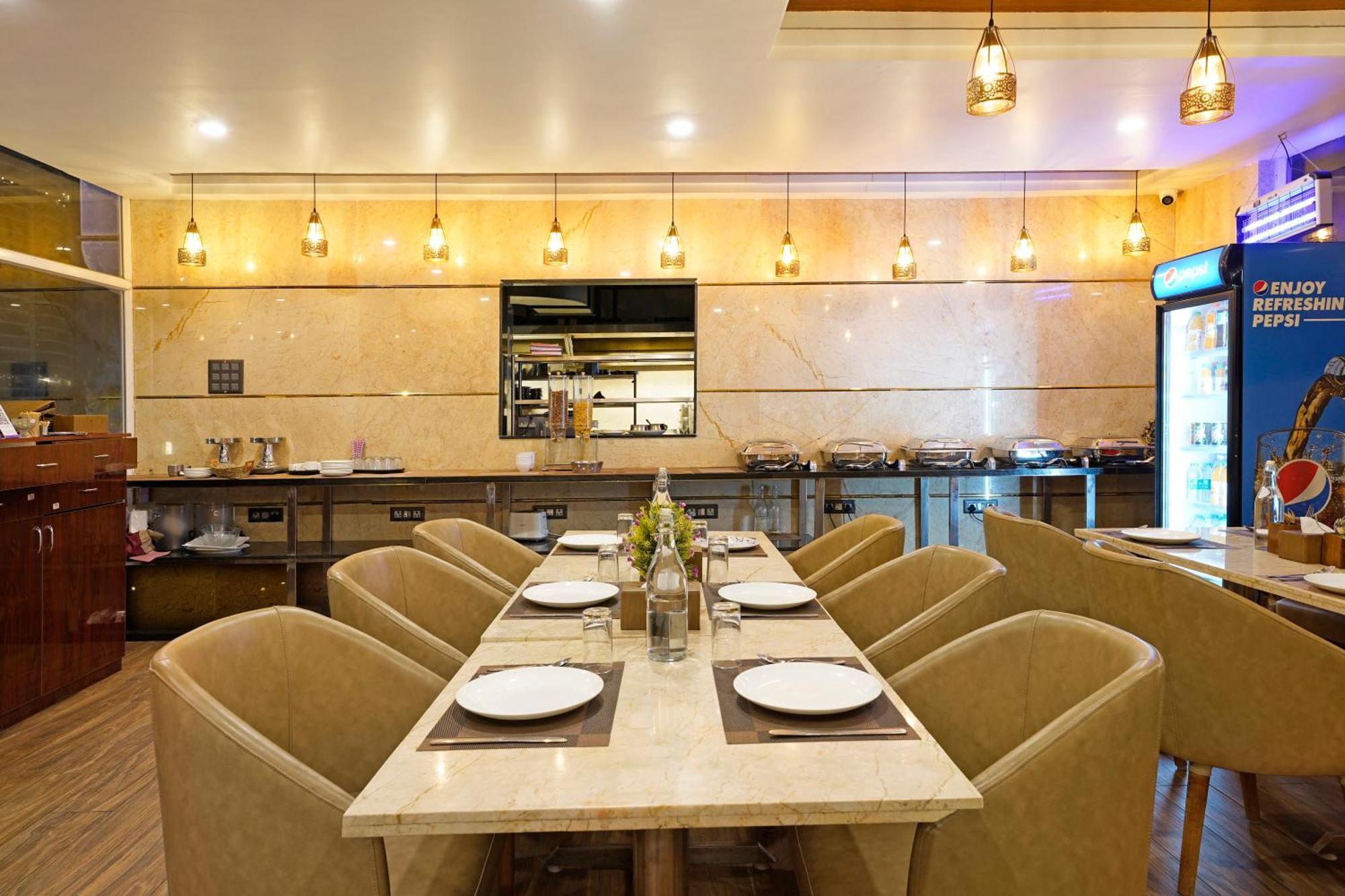Kingston Hotel บังกาลอร์ ภายนอก รูปภาพ