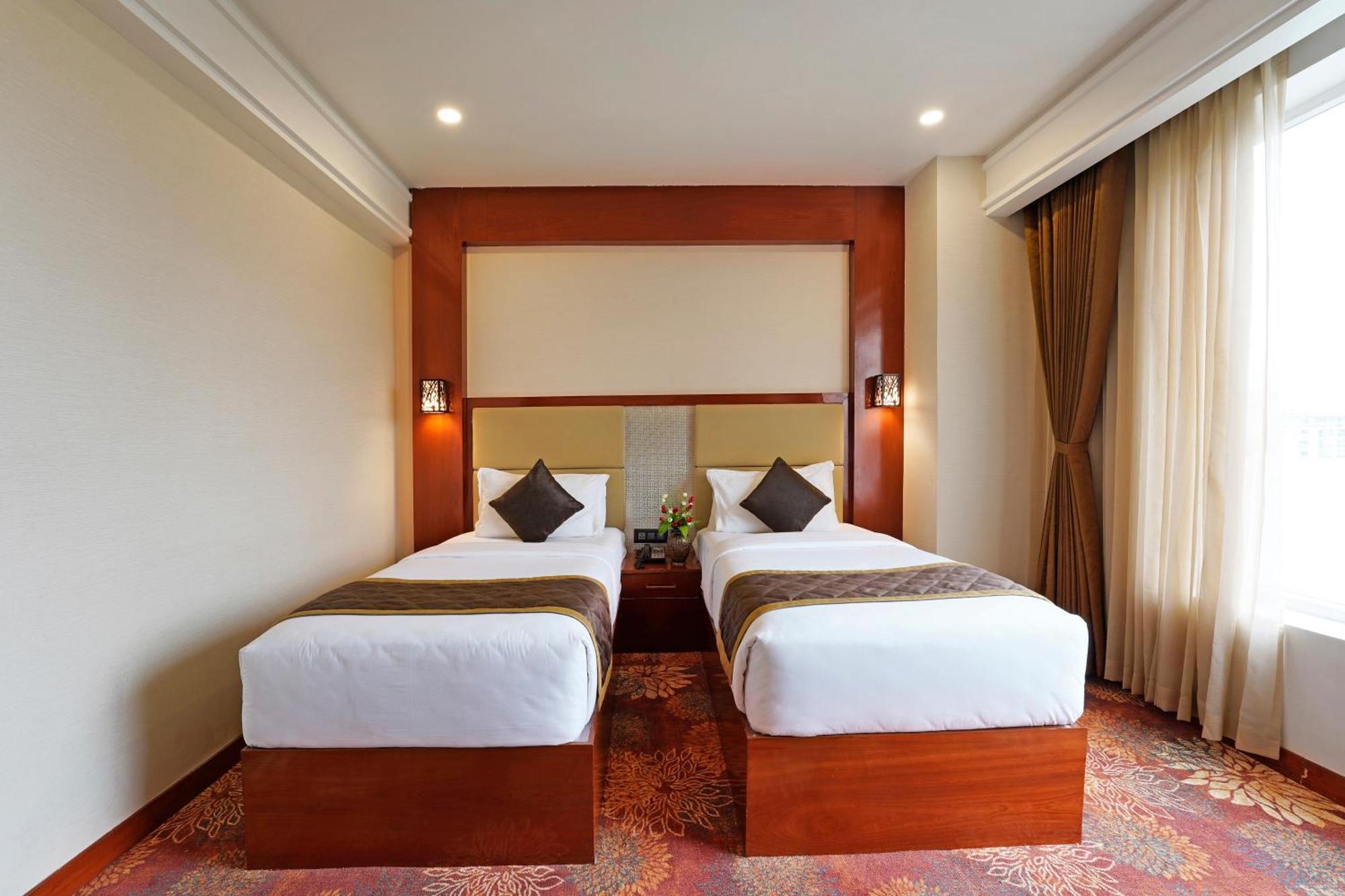 Kingston Hotel บังกาลอร์ ภายนอก รูปภาพ